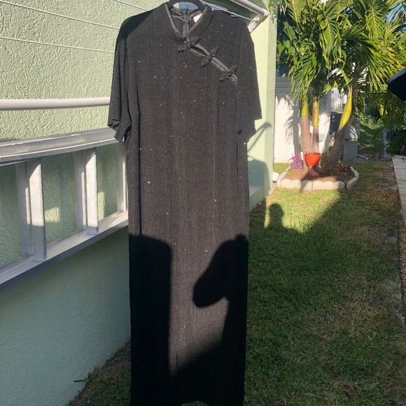 Plus size Holiday Event Gown/Dress - Picture 4 of 8